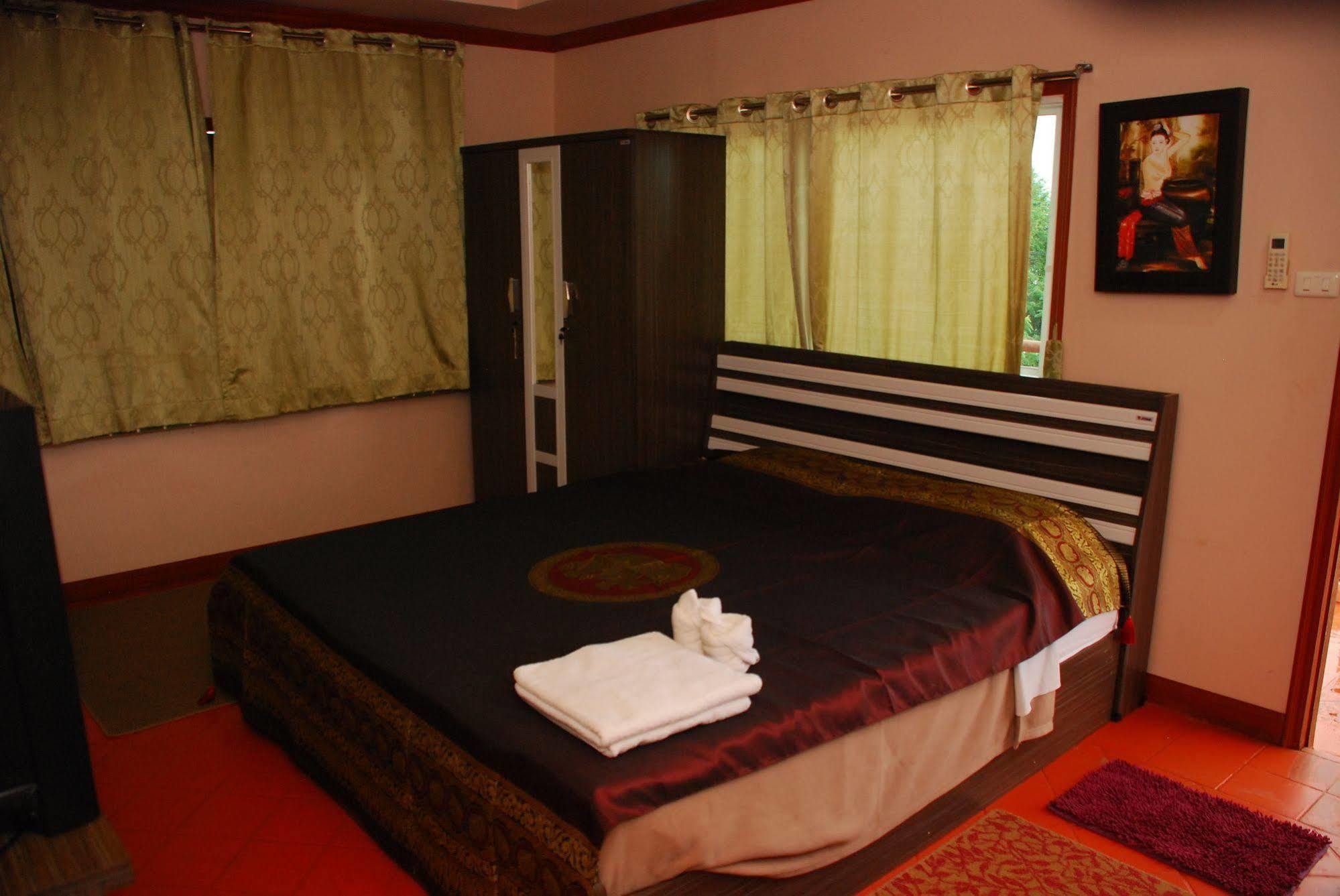 The Phen House Hotel Хуа Хин Екстериор снимка